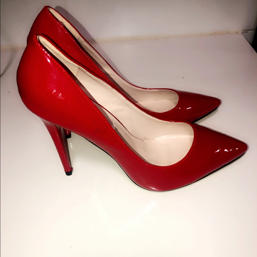 Patent leather red pump pointy heels 👠